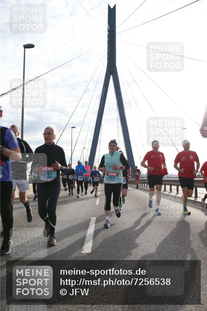 03.10.2024 - Köhlbrandbrückenlauf Jannik Wohlers http://msf.ph/oto/7256538 03.10.2024 09:28:19 Position 1 2741, 2878 meine-sportfotos.de