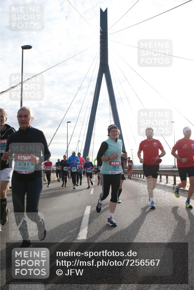 03.10.2024 - Köhlbrandbrückenlauf Jannik Wohlers http://msf.ph/oto/7256567 03.10.2024 09:28:19 Position 1 330, 2741, 2878 meine-sportfotos.de