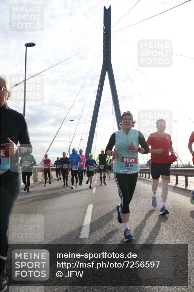 03.10.2024 - Köhlbrandbrückenlauf Jannik Wohlers http://msf.ph/oto/7256597 03.10.2024 09:28:20 Position 1 2468, 2878 meine-sportfotos.de