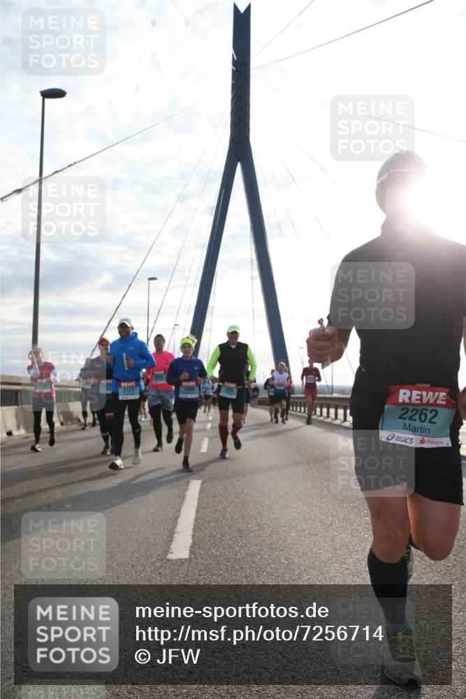 03.10.2024 - Köhlbrandbrückenlauf Jannik Wohlers http://msf.ph/oto/7256714 03.10.2024 09:28:21 Position 1 2048, 1725, 2121, 1699, 2262 meine-sportfotos.de