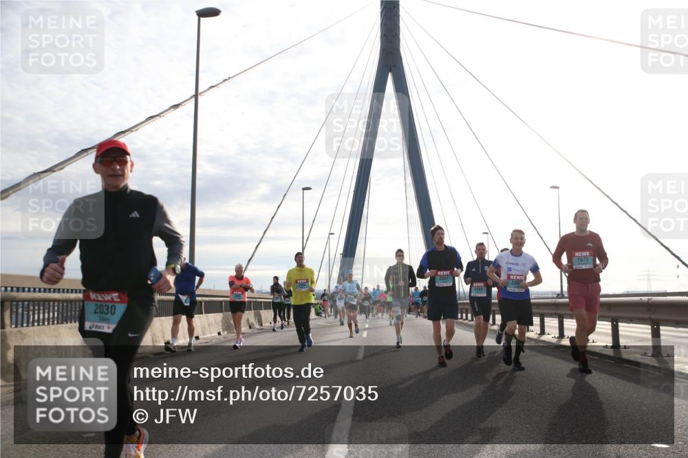03.10.2024 - Köhlbrandbrückenlauf Jannik Wohlers http://msf.ph/oto/7257035 03.10.2024 09:28:25 Position 1 2030, 2067, 1673, 2494, 206 meine-sportfotos.de