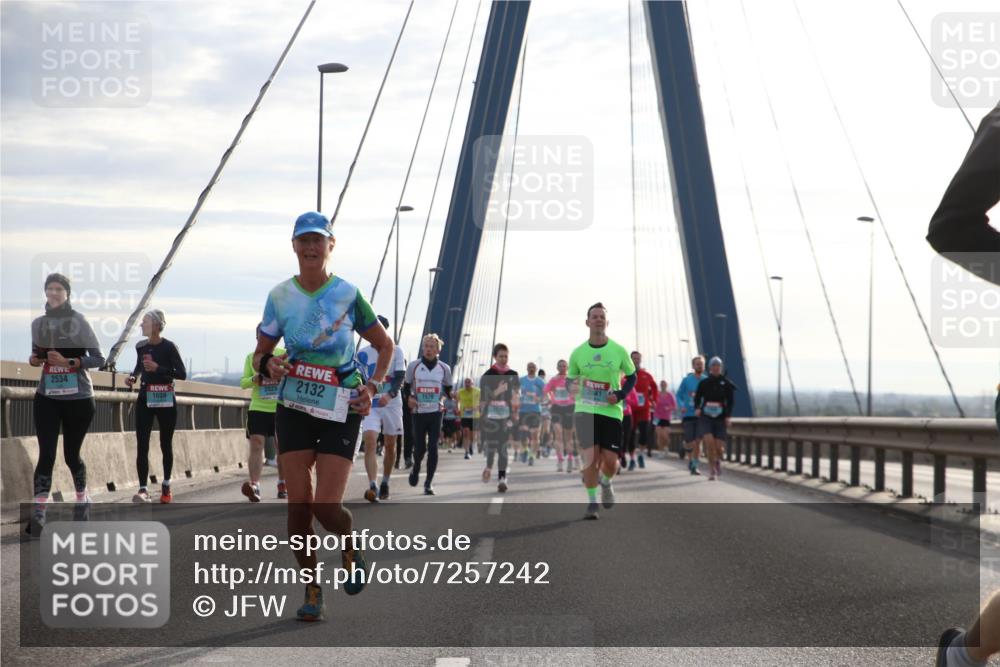 03.10.2024 - Köhlbrandbrückenlauf Jannik Wohlers http://msf.ph/oto/7257242 03.10.2024 09:28:28 Position 1 2534, 2025, 1609, 2132, 1579, 2841 meine-sportfotos.de