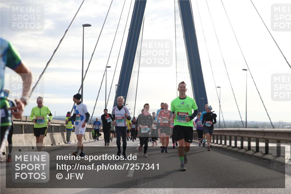 03.10.2024 - Köhlbrandbrückenlauf Jannik Wohlers http://msf.ph/oto/7257341 03.10.2024 09:28:29 Position 1 2025, 1579, 631, 2841 meine-sportfotos.de