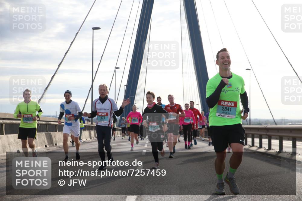 03.10.2024 - Köhlbrandbrückenlauf Jannik Wohlers http://msf.ph/oto/7257459 03.10.2024 09:28:31 Position 1 2025, 1579, 2051, 1631, 264, 2841 meine-sportfotos.de