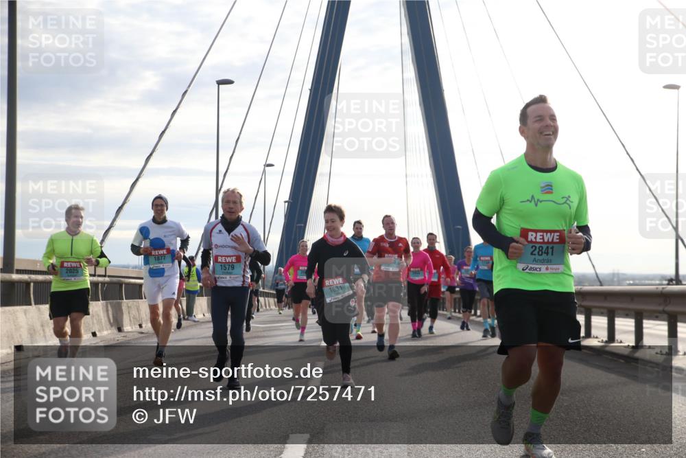 03.10.2024 - Köhlbrandbrückenlauf Jannik Wohlers http://msf.ph/oto/7257471 03.10.2024 09:28:31 Position 1 1877, 2025, 1579, 1631, 2841 meine-sportfotos.de