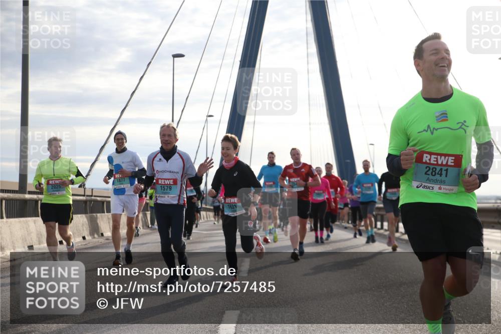 03.10.2024 - Köhlbrandbrückenlauf Jannik Wohlers http://msf.ph/oto/7257485 03.10.2024 09:28:31 Position 1 1877, 1579, 2025, 1631, 2841 meine-sportfotos.de