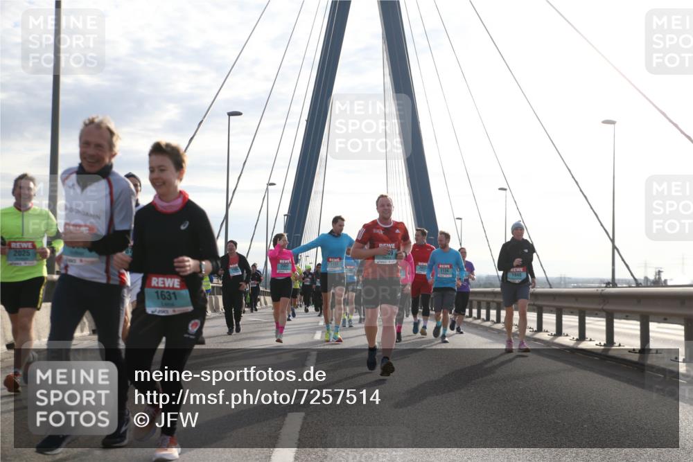 03.10.2024 - Köhlbrandbrückenlauf Jannik Wohlers http://msf.ph/oto/7257514 03.10.2024 09:28:33 Position 1 2025, 1631, 25, 9, 1133, 2051, 1134, 1946 meine-sportfotos.de