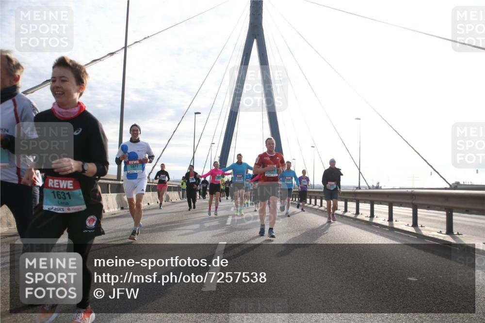 03.10.2024 - Köhlbrandbrückenlauf Jannik Wohlers http://msf.ph/oto/7257538 03.10.2024 09:28:33 Position 1 1631, 1877, 1549 meine-sportfotos.de