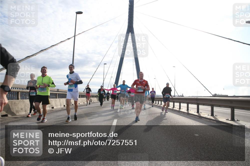 03.10.2024 - Köhlbrandbrückenlauf Jannik Wohlers http://msf.ph/oto/7257551 03.10.2024 09:28:34 Position 1 1877, 2025, 1609, 264 meine-sportfotos.de