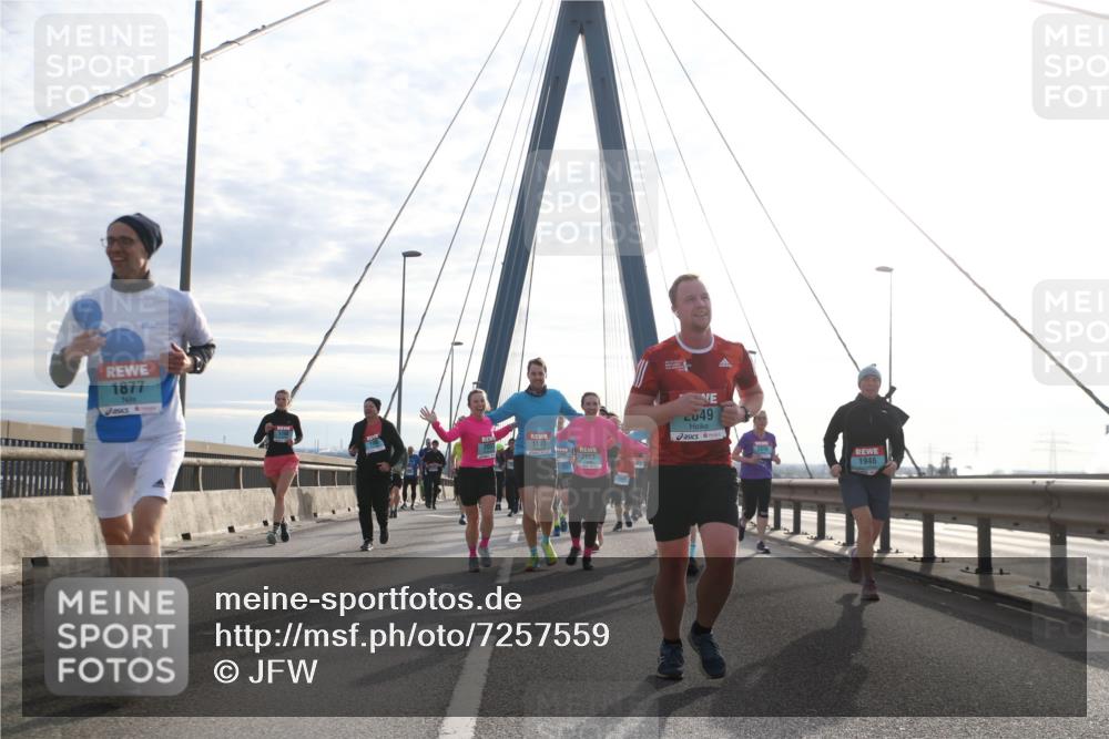 03.10.2024 - Köhlbrandbrückenlauf Jannik Wohlers http://msf.ph/oto/7257559 03.10.2024 09:28:34 Position 1 1877, 2049, 1133, 2053, 1946 meine-sportfotos.de