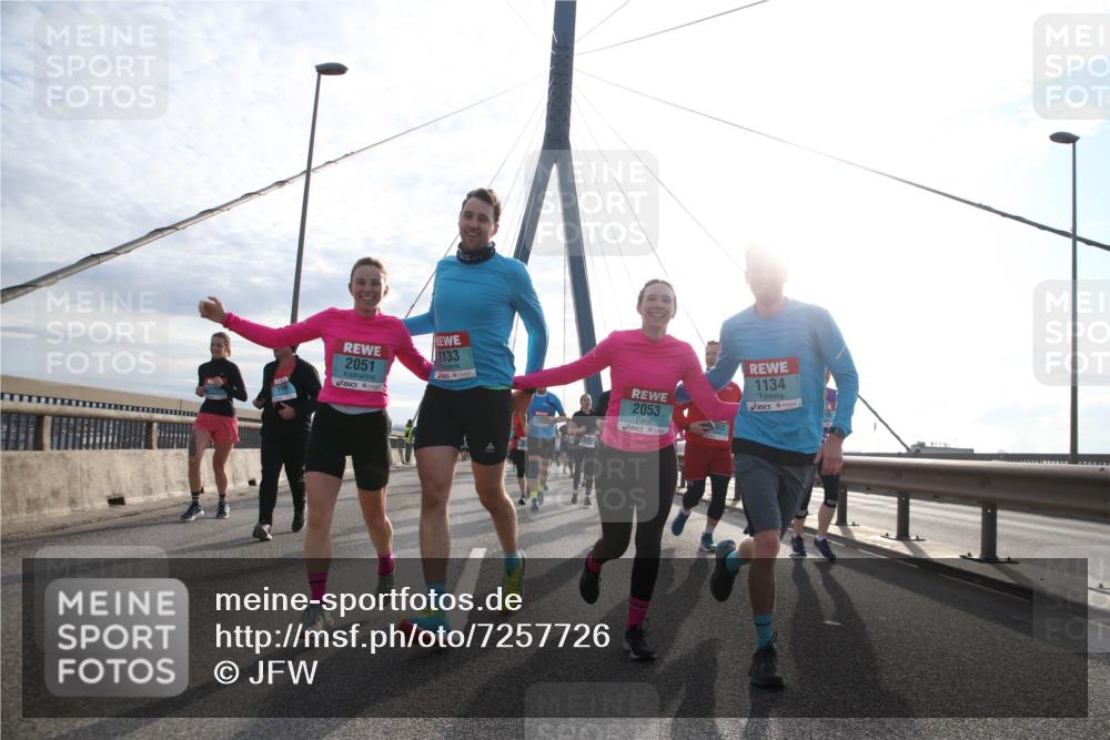 03.10.2024 - Köhlbrandbrückenlauf Jannik Wohlers http://msf.ph/oto/7257726 03.10.2024 09:28:37 Position 1 2051, 1133, 2053, 1134 meine-sportfotos.de