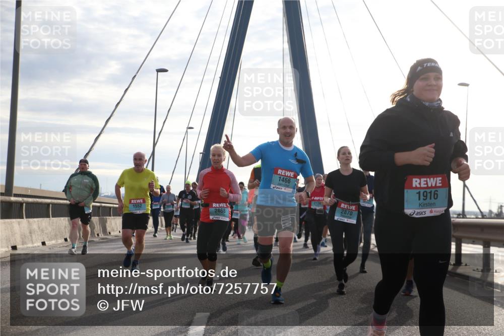 03.10.2024 - Köhlbrandbrückenlauf Jannik Wohlers http://msf.ph/oto/7257757 03.10.2024 09:28:38 Position 1 1552, 2868, 1466, 2124, 2870, 1916 meine-sportfotos.de