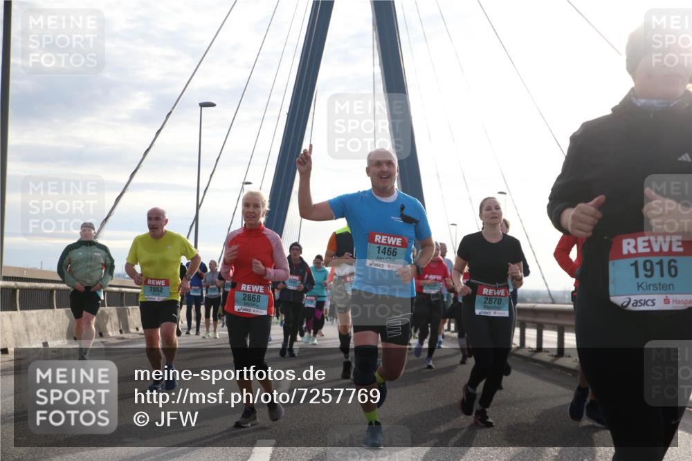 03.10.2024 - Köhlbrandbrückenlauf Jannik Wohlers http://msf.ph/oto/7257769 03.10.2024 09:28:38 Position 1 1552, 2868, 1682, 1466, 2870, 111, 1916 meine-sportfotos.de