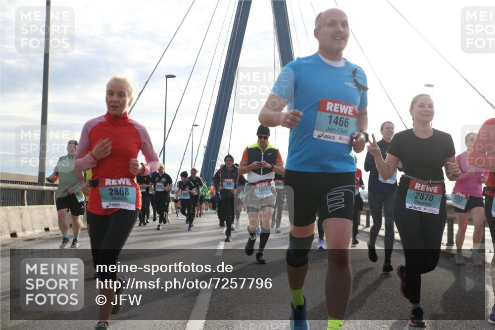 03.10.2024 - Köhlbrandbrückenlauf Jannik Wohlers http://msf.ph/oto/7257796 03.10.2024 09:28:39 Position 1 2868, 1682, 2667, 1466, 2870, 2222 meine-sportfotos.de