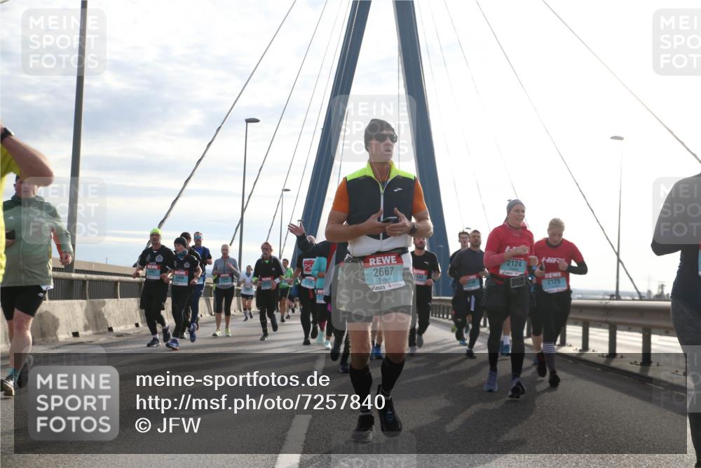 03.10.2024 - Köhlbrandbrückenlauf Jannik Wohlers http://msf.ph/oto/7257840 03.10.2024 09:28:40 Position 1 2466, 2667, 1145, 2124, 2125 meine-sportfotos.de