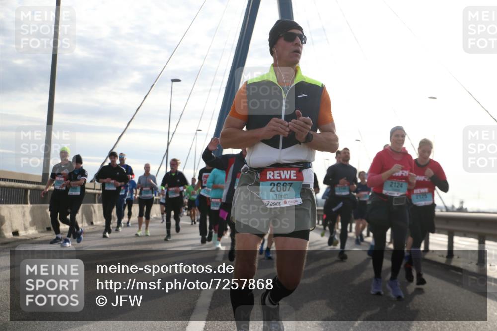 03.10.2024 - Köhlbrandbrückenlauf Jannik Wohlers http://msf.ph/oto/7257868 03.10.2024 09:28:41 Position 1 2467, 2667, 2124, 2125 meine-sportfotos.de