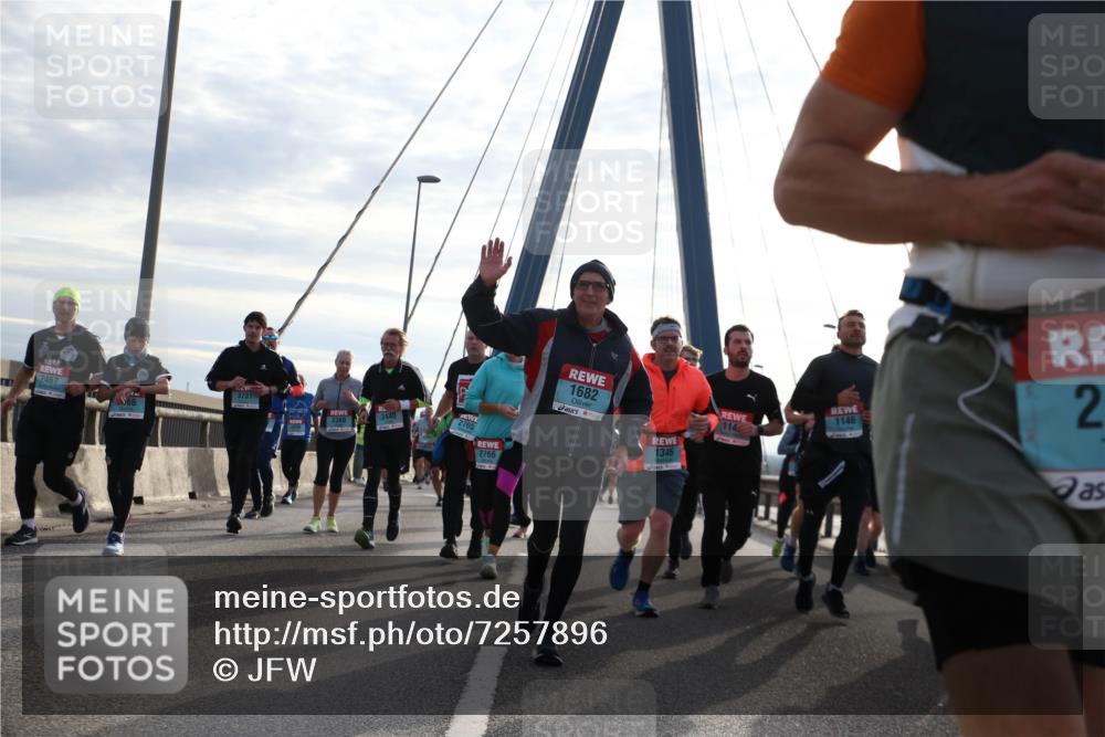 03.10.2024 - Köhlbrandbrückenlauf Jannik Wohlers http://msf.ph/oto/7257896 03.10.2024 09:28:42 Position 1 2467, 3731, 66, 3440, 2360, 2765, 2766, 1682, 1146, 2, 114, 1346 meine-sportfotos.de