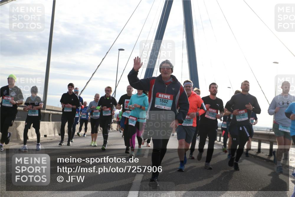 03.10.2024 - Köhlbrandbrückenlauf Jannik Wohlers http://msf.ph/oto/7257906 03.10.2024 09:28:42 Position 1 2467, 3440, 2765, 2360, 2466, 2766, 1682, 1145, 1346, 1146, 2040 meine-sportfotos.de