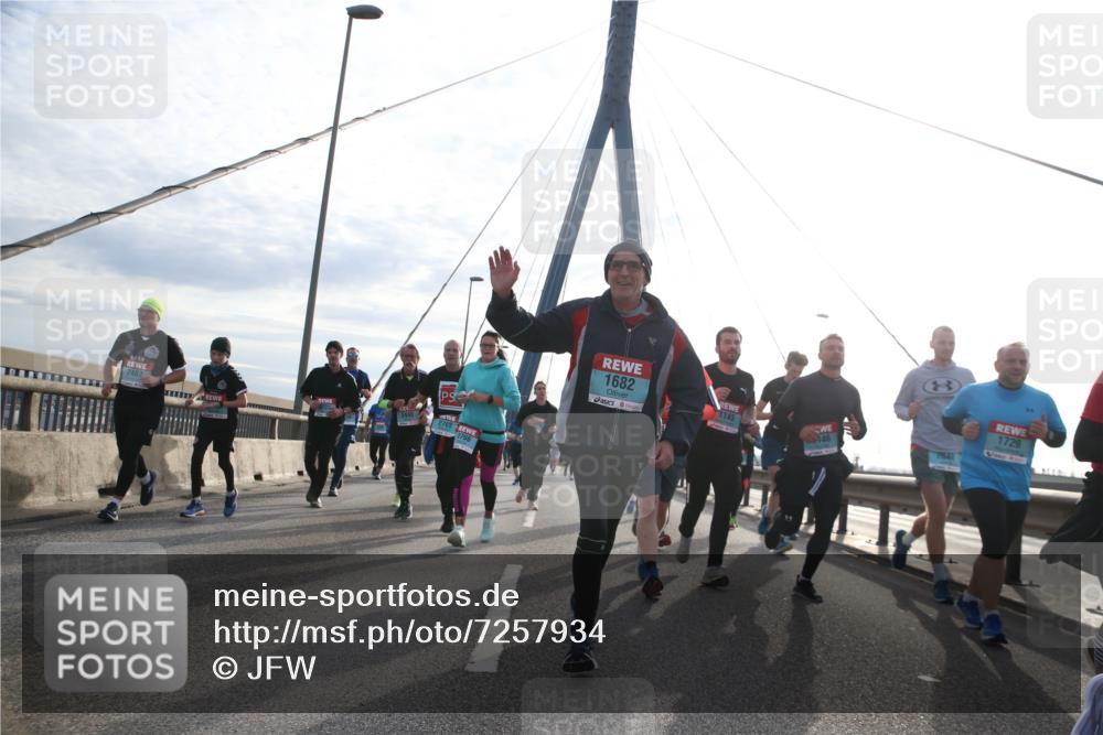 03.10.2024 - Köhlbrandbrückenlauf Jannik Wohlers http://msf.ph/oto/7257934 03.10.2024 09:28:43 Position 1 2467, 3440, 2765, 2766, 1682, 1145, 146, 2641, 1729 meine-sportfotos.de