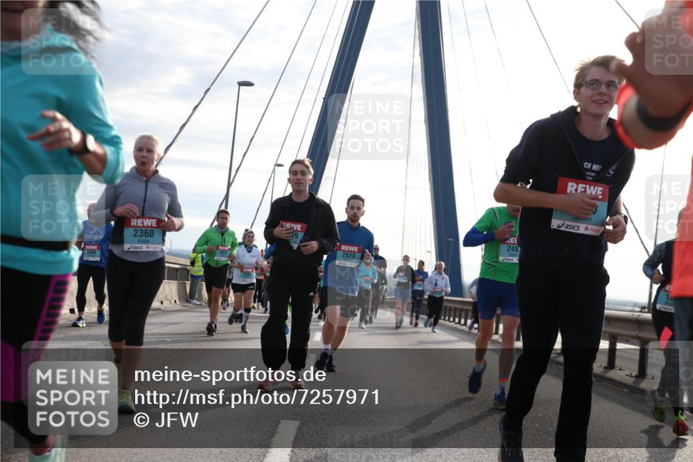 03.10.2024 - Köhlbrandbrückenlauf Jannik Wohlers http://msf.ph/oto/7257971 03.10.2024 09:28:44 Position 1 2360, 2024, 2099, 19, 2620, 249 meine-sportfotos.de