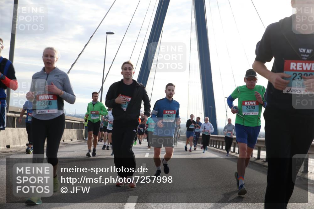 03.10.2024 - Köhlbrandbrückenlauf Jannik Wohlers http://msf.ph/oto/7257998 03.10.2024 09:28:44 Position 1 2360, 2024, 2620, 2493, 232 meine-sportfotos.de