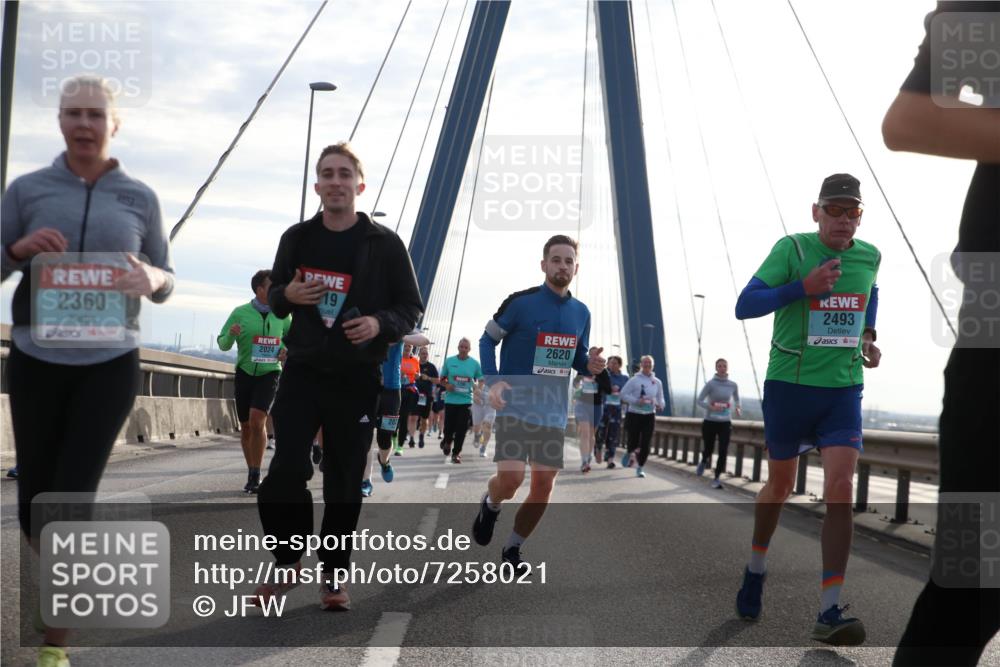 03.10.2024 - Köhlbrandbrückenlauf Jannik Wohlers http://msf.ph/oto/7258021 03.10.2024 09:28:45 Position 1 2360, 2024, 19, 2620, 2493 meine-sportfotos.de