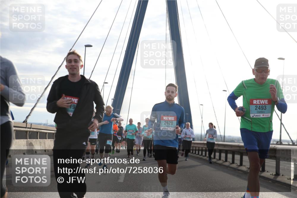 03.10.2024 - Köhlbrandbrückenlauf Jannik Wohlers http://msf.ph/oto/7258036 03.10.2024 09:28:45 Position 1 19, 20, 2620, 2493 meine-sportfotos.de