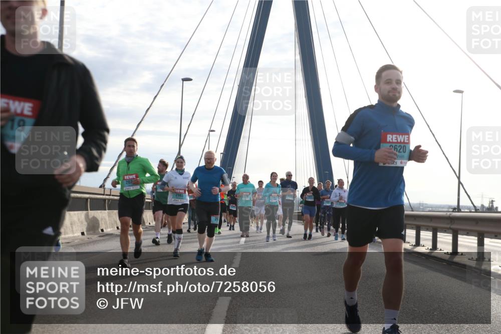 03.10.2024 - Köhlbrandbrückenlauf Jannik Wohlers http://msf.ph/oto/7258056 03.10.2024 09:28:46 Position 1 19, 202, 2983, 2620 meine-sportfotos.de