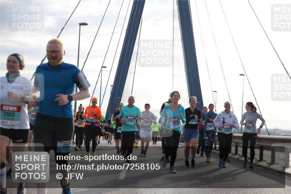 03.10.2024 - Köhlbrandbrückenlauf Jannik Wohlers http://msf.ph/oto/7258105 03.10.2024 09:28:48 Position 1 2983, 2026, 202, 2287, 3598, 2265, 1758, 1963, 3015, 1828, 3225, 2174 meine-sportfotos.de