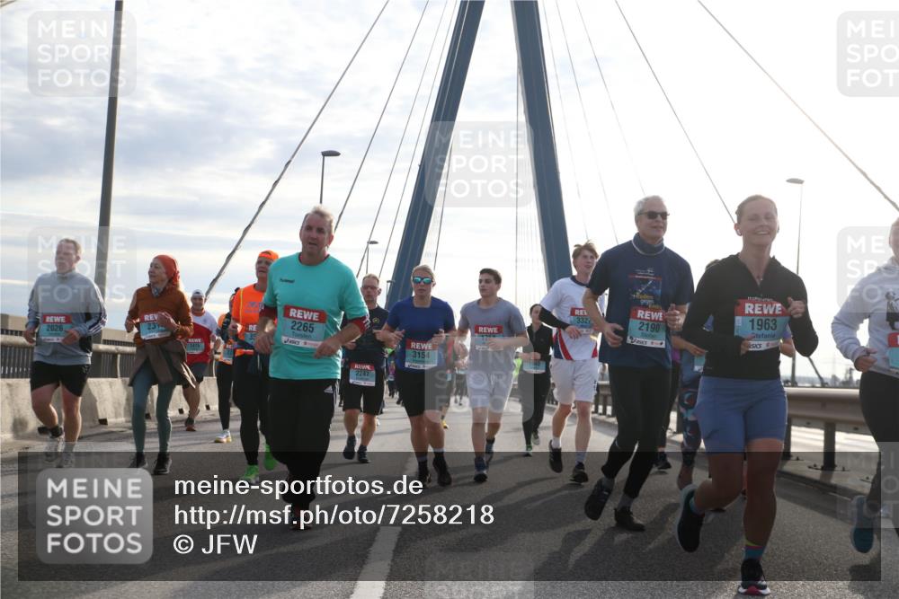 03.10.2024 - Köhlbrandbrückenlauf Jannik Wohlers http://msf.ph/oto/7258218 03.10.2024 09:28:51 Position 1 2265, 23, 2026, 3154, 1475, 2247, 1759, 1940, 3327, 2190, 1963 meine-sportfotos.de