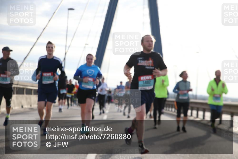 03.10.2024 - Köhlbrandbrückenlauf Jannik Wohlers http://msf.ph/oto/7260880 03.10.2024 09:28:57 Position 1 2106, 1402 meine-sportfotos.de