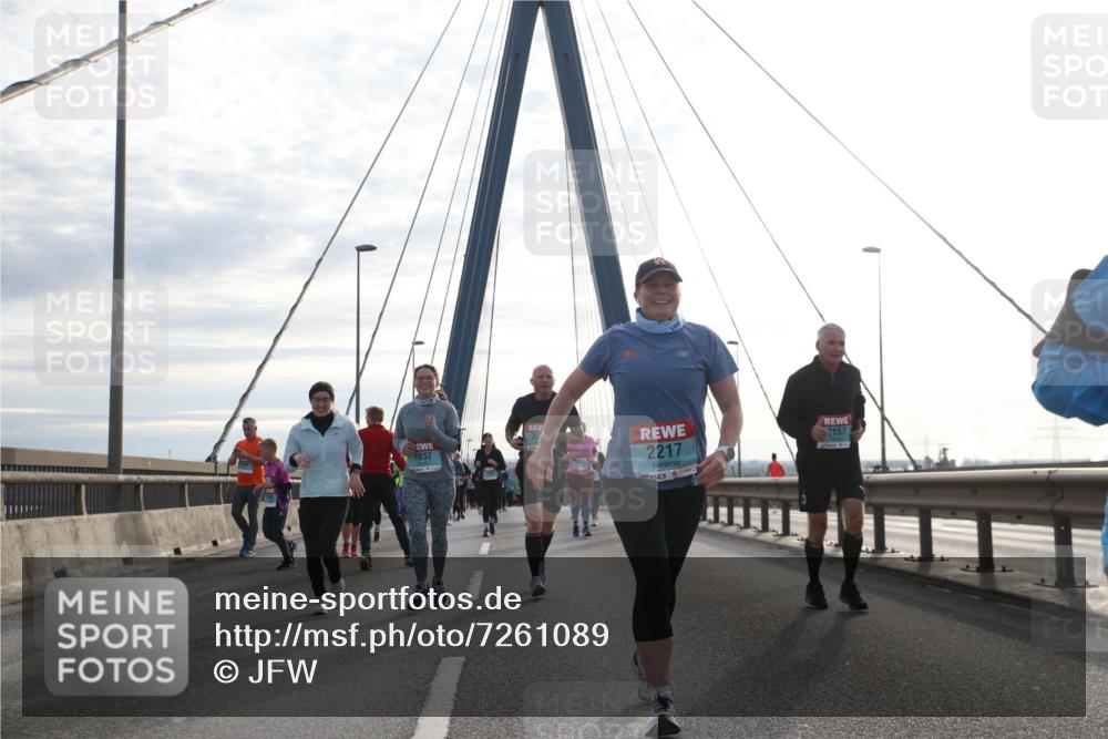 03.10.2024 - Köhlbrandbrückenlauf Jannik Wohlers http://msf.ph/oto/7261089 03.10.2024 09:29:05 Position 1 1837, 2217, 2157 meine-sportfotos.de