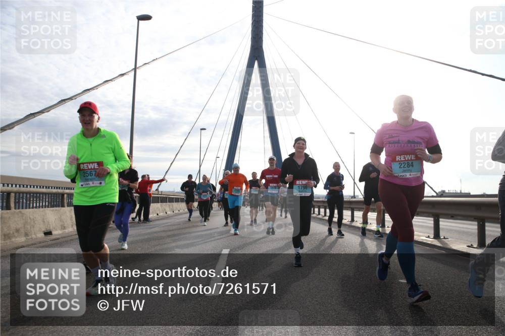 03.10.2024 - Köhlbrandbrückenlauf Jannik Wohlers http://msf.ph/oto/7261571 03.10.2024 09:29:10 Position 1 2567, 1796, 2284, 2479 meine-sportfotos.de