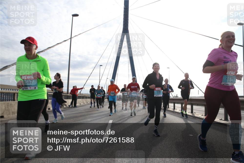 03.10.2024 - Köhlbrandbrückenlauf Jannik Wohlers http://msf.ph/oto/7261588 03.10.2024 09:29:11 Position 1 2567, 2195, 2479, 1796, 2284 meine-sportfotos.de