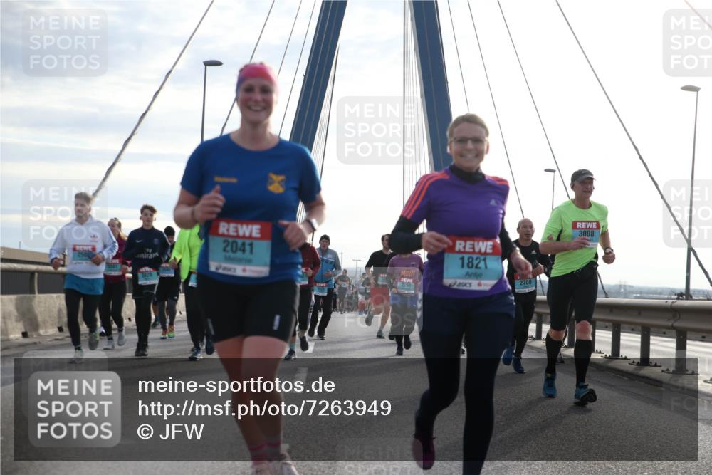 03.10.2024 - Köhlbrandbrückenlauf Jannik Wohlers http://msf.ph/oto/7263949 03.10.2024 09:29:41 Position 1 2041, 1821, 2426, 2255, 2708, 3008 meine-sportfotos.de