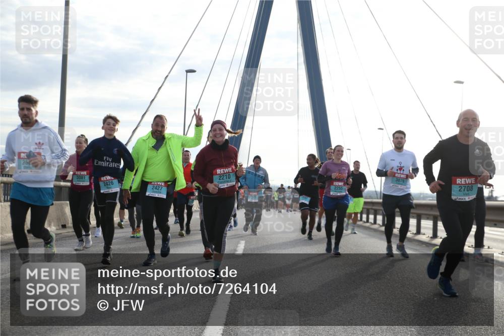 03.10.2024 - Köhlbrandbrückenlauf Jannik Wohlers http://msf.ph/oto/7264104 03.10.2024 09:29:43 Position 1 11117, 25, 3081, 2426, 2427, 2210, 1428, 1542, 3076, 2255, 2708 meine-sportfotos.de
