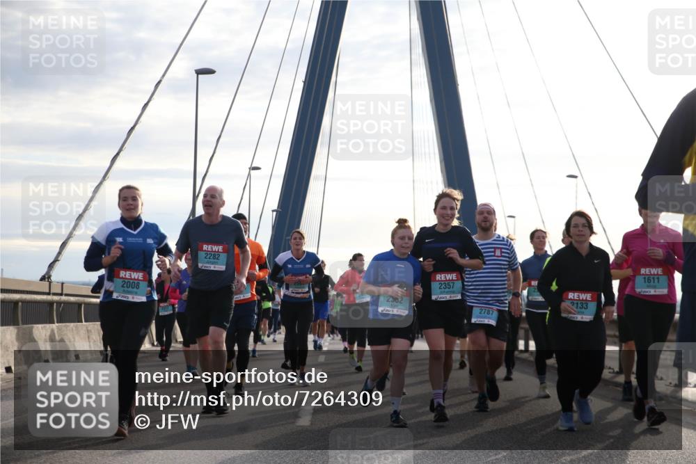 03.10.2024 - Köhlbrandbrückenlauf Jannik Wohlers http://msf.ph/oto/7264309 03.10.2024 09:29:58 Position 1 2008, 25, 2377, 2282, 206, 2362, 2357, 2787, 1611, 2133 meine-sportfotos.de