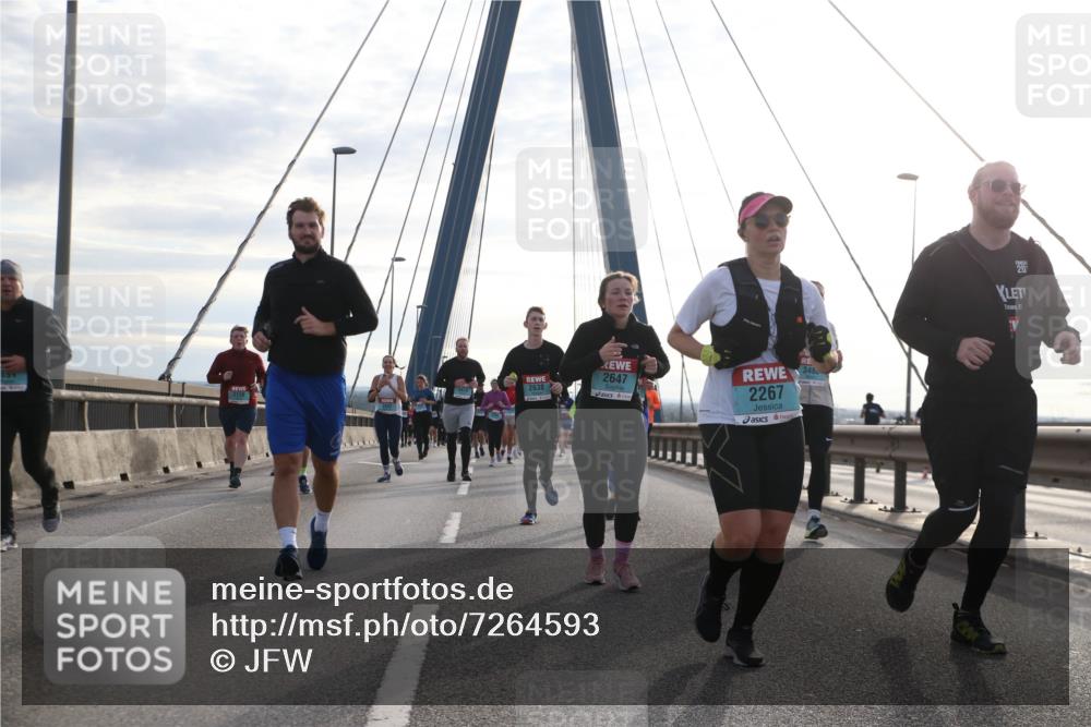 03.10.2024 - Köhlbrandbrückenlauf Jannik Wohlers http://msf.ph/oto/7264593 03.10.2024 09:30:05 Position 1 2130, 2638, 2647, 2267, 348 meine-sportfotos.de