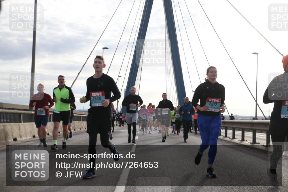 03.10.2024 - Köhlbrandbrückenlauf Jannik Wohlers http://msf.ph/oto/7264653 03.10.2024 09:30:08 Position 1 2130, 2638, 74, 2572 meine-sportfotos.de