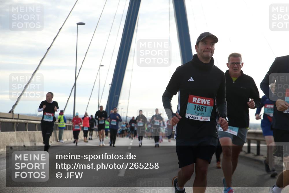 03.10.2024 - Köhlbrandbrückenlauf Jannik Wohlers http://msf.ph/oto/7265258 03.10.2024 09:30:16 Position 1 3450, 1681 meine-sportfotos.de