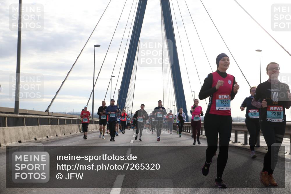 03.10.2024 - Köhlbrandbrückenlauf Jannik Wohlers http://msf.ph/oto/7265320 03.10.2024 09:30:18 Position 1 2660, 2514, 2416, 1860, 2379, 2368 meine-sportfotos.de