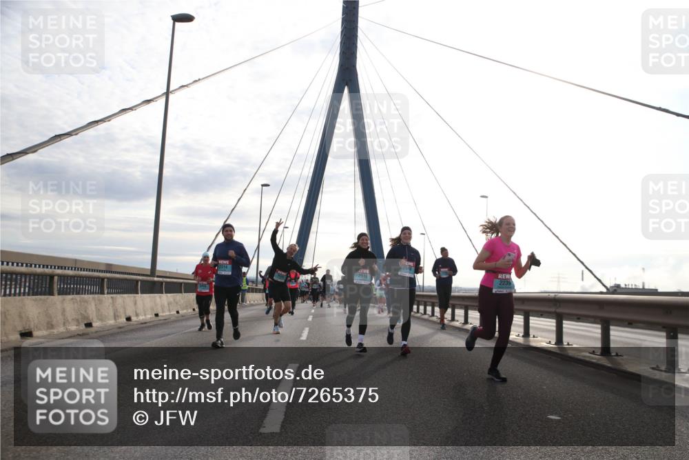 03.10.2024 - Köhlbrandbrückenlauf Jannik Wohlers http://msf.ph/oto/7265375 03.10.2024 09:30:21 Position 1 2660, 2514, 2518, 2239 meine-sportfotos.de