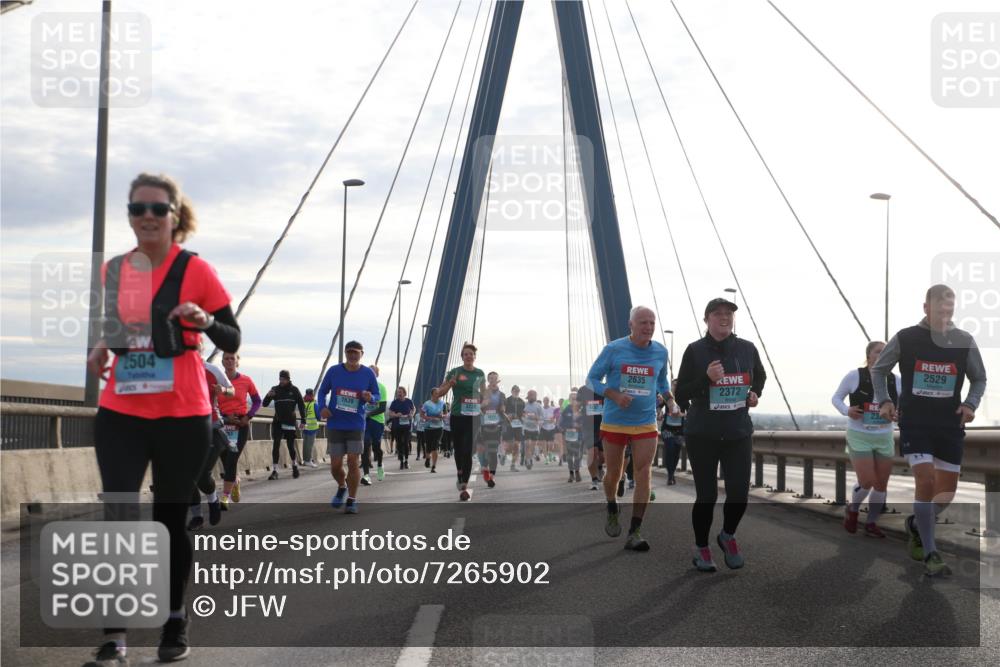 03.10.2024 - Köhlbrandbrückenlauf Jannik Wohlers http://msf.ph/oto/7265902 03.10.2024 09:30:27 Position 1 2504, 1639, 2635, 2372, 2529 meine-sportfotos.de