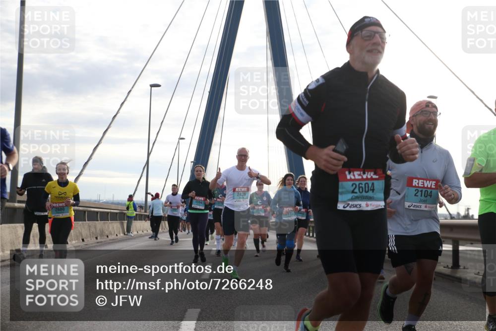 03.10.2024 - Köhlbrandbrückenlauf Jannik Wohlers http://msf.ph/oto/7266248 03.10.2024 09:30:36 Position 1 2438, 1594, 2680, 1786, 2604, 2104 meine-sportfotos.de