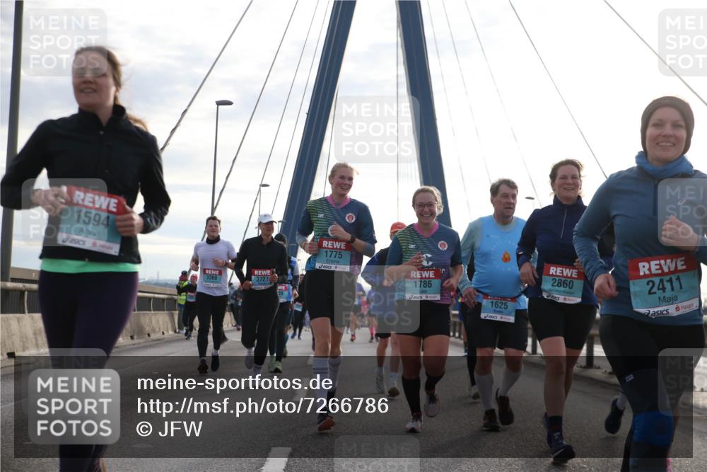 03.10.2024 - Köhlbrandbrückenlauf Jannik Wohlers http://msf.ph/oto/7266786 03.10.2024 09:30:39 Position 1 1594, 3727, 3360, 1775, 1786, 1625, 2860, 2411 meine-sportfotos.de