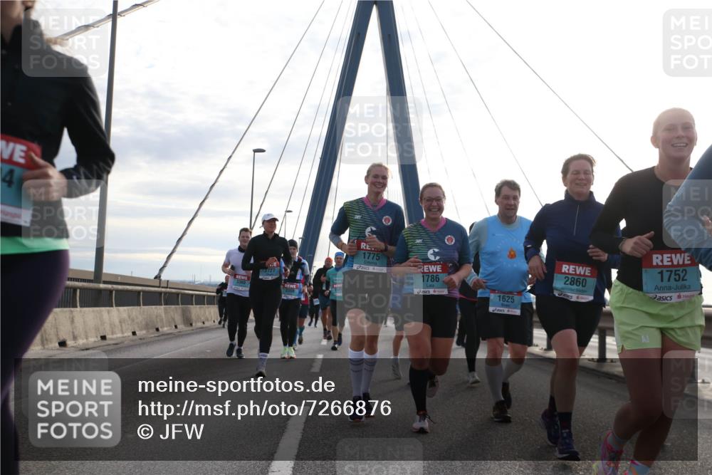 03.10.2024 - Köhlbrandbrückenlauf Jannik Wohlers http://msf.ph/oto/7266876 03.10.2024 09:30:39 Position 1 4, 3360, 3727, 1775, 1786, 1625, 2860, 1752 meine-sportfotos.de