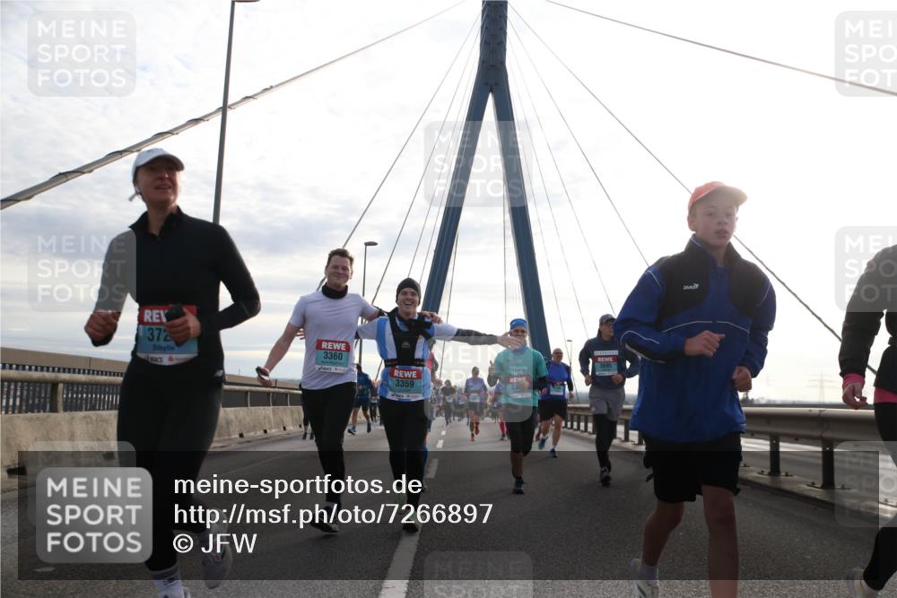 03.10.2024 - Köhlbrandbrückenlauf Jannik Wohlers http://msf.ph/oto/7266897 03.10.2024 09:30:42 Position 1 372, 3360, 3359, 25, 3695 meine-sportfotos.de