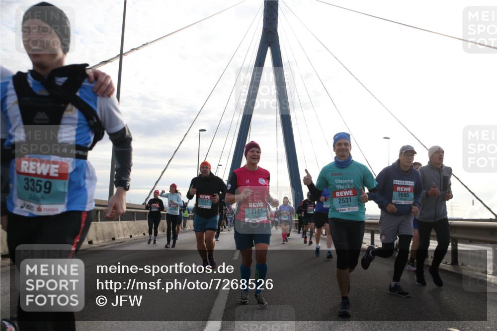 03.10.2024 - Köhlbrandbrückenlauf Jannik Wohlers http://msf.ph/oto/7268526 03.10.2024 09:30:43 Position 1 3359, 3695, 2, 20, 3384, 3183, 2531 meine-sportfotos.de