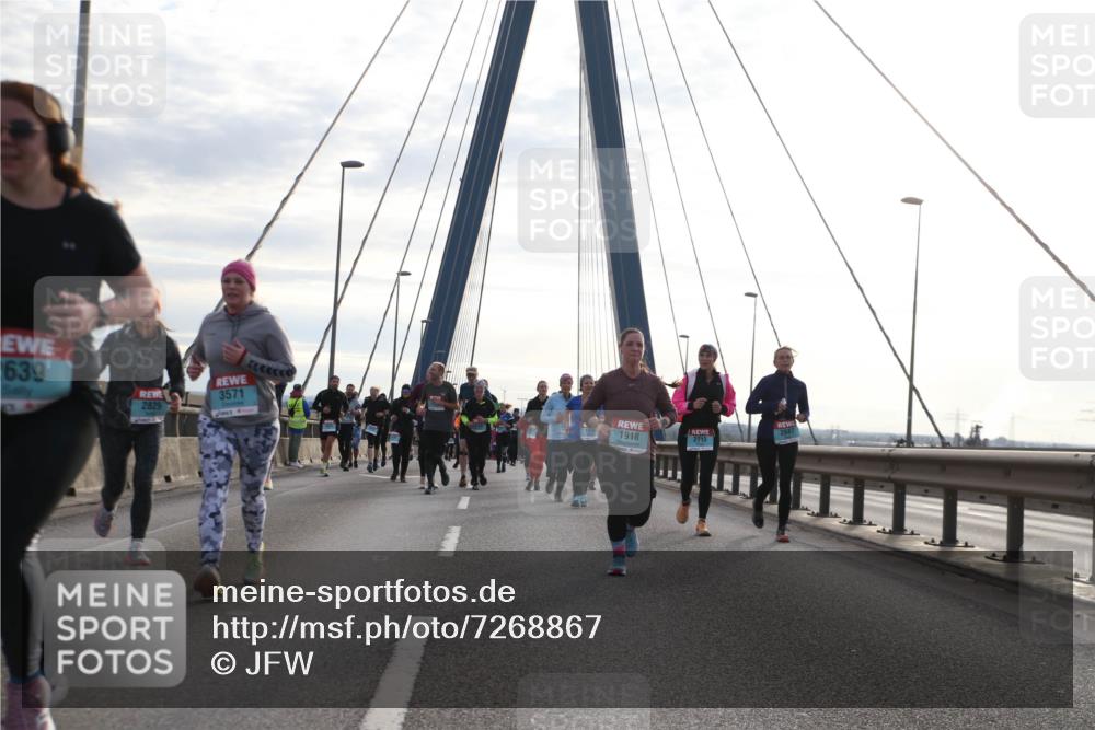 03.10.2024 - Köhlbrandbrückenlauf Jannik Wohlers http://msf.ph/oto/7268867 03.10.2024 09:30:51 Position 1 639, 2829, 3571, 1918, 2713 meine-sportfotos.de