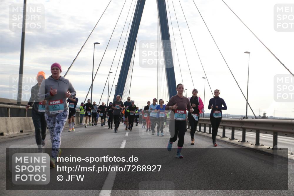 03.10.2024 - Köhlbrandbrückenlauf Jannik Wohlers http://msf.ph/oto/7268927 03.10.2024 09:30:51 Position 1 28, 3571, 2424, 2687, 1918 meine-sportfotos.de